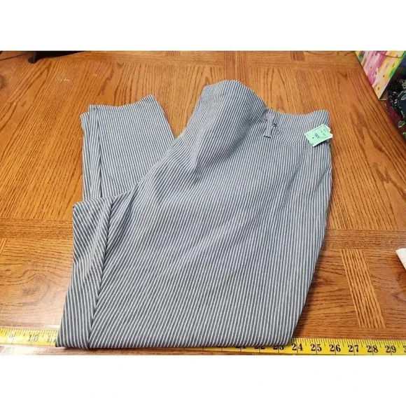 NEW ST JOHN'S BAY STRAIGHT LEG PLUS SIZE 30 JEGGINGS GRAY WHITE STRIPE - Picture 1 of 6